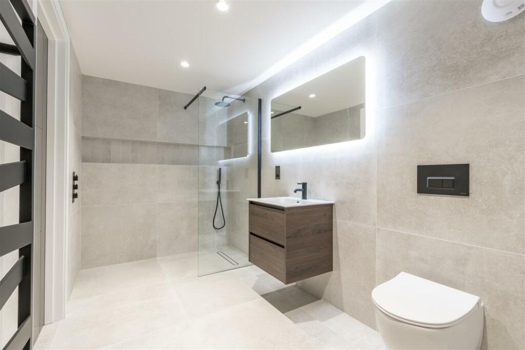 Bedroom Two En Suite