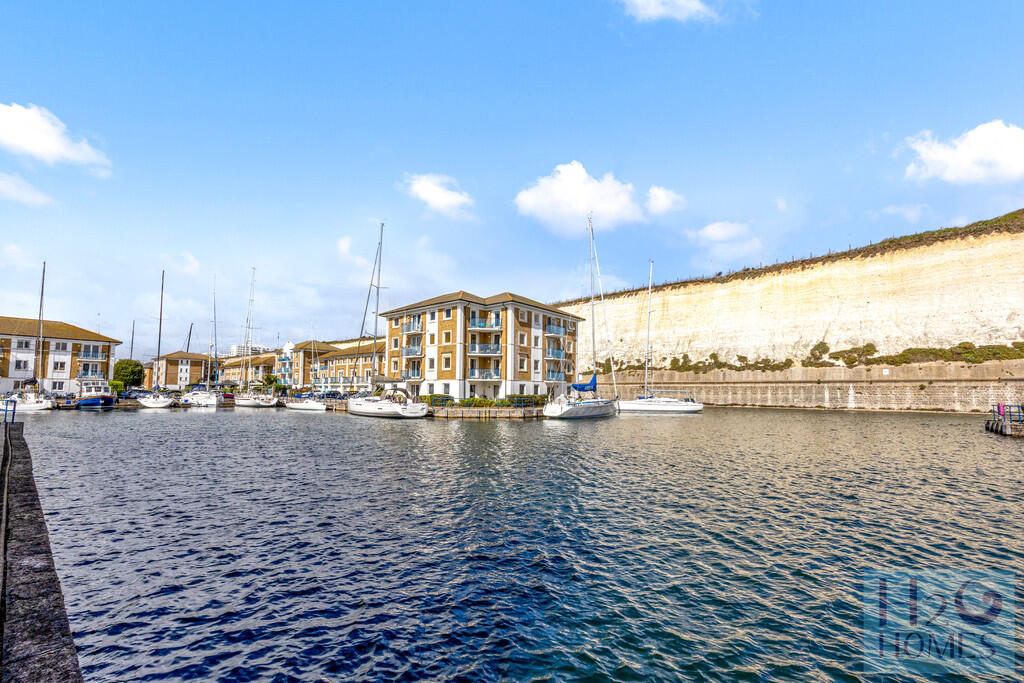 Hamilton Court 18...