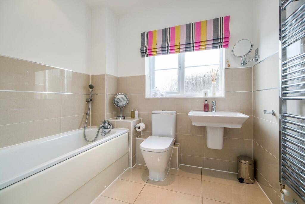 1440px-4 Shrubber...