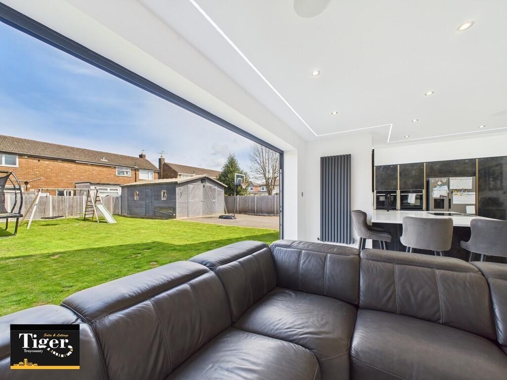 CAM02176G0-PR0559...