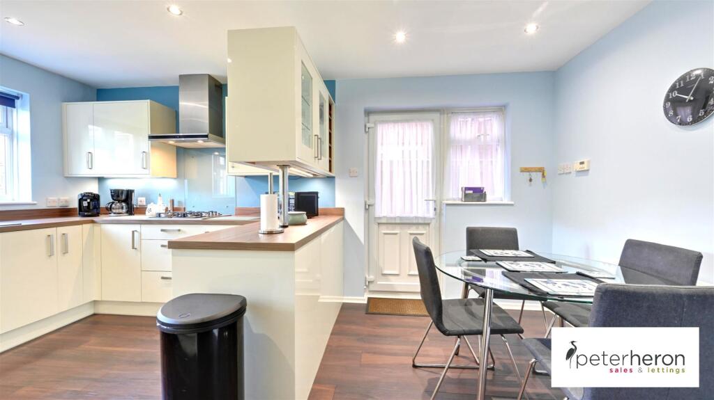 Breakfasting Kitchen