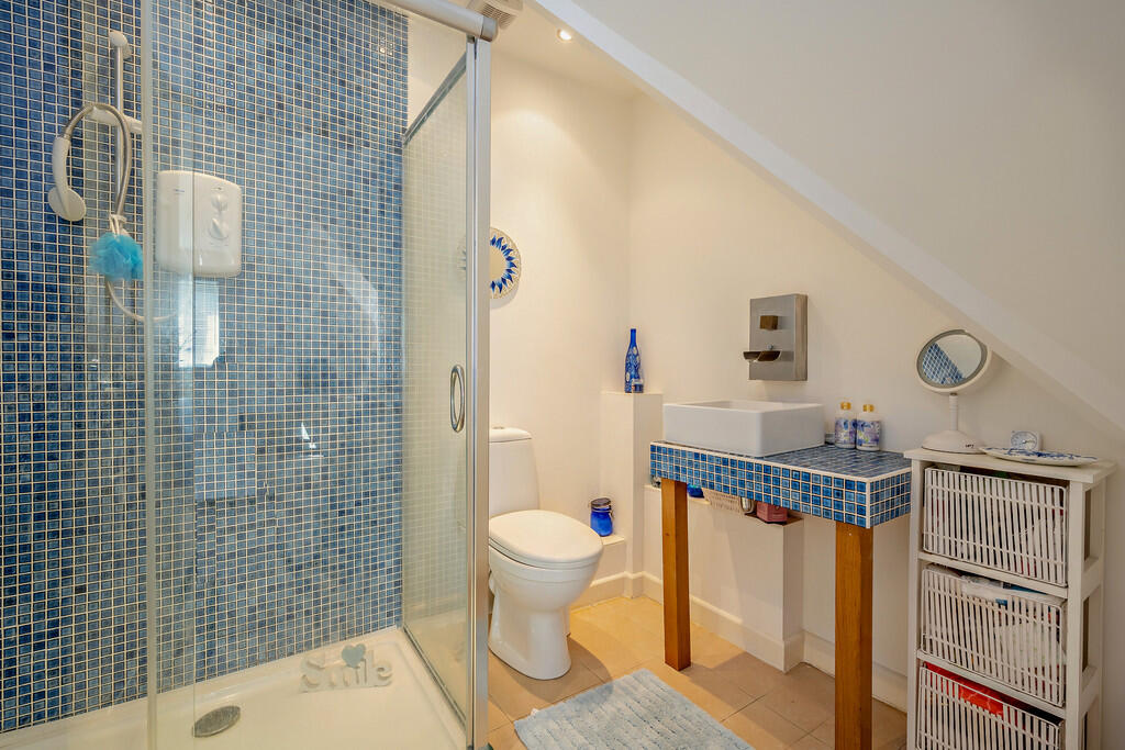 8643242-interior0...