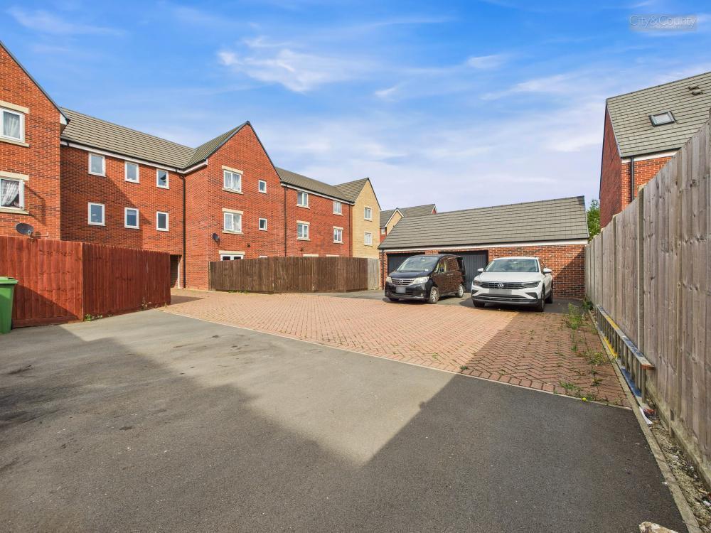 Garage/Parking
