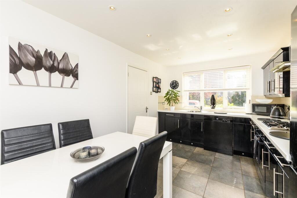 Kitchen/ Breakfast Room