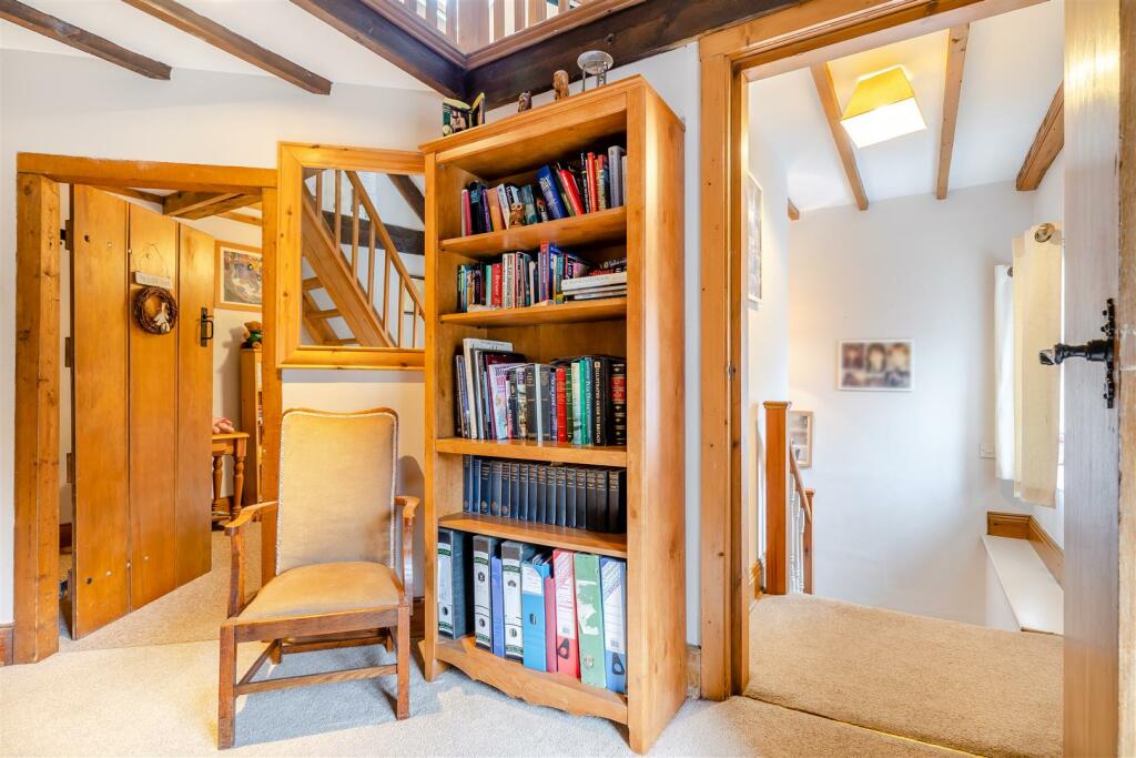 8580394-interior02.jpg