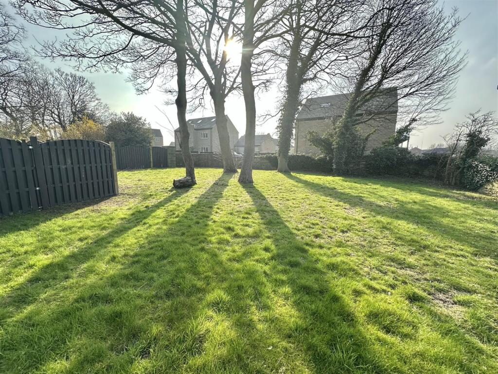 Bramleys Estate Agents - Bullace Trees Lane -  (27