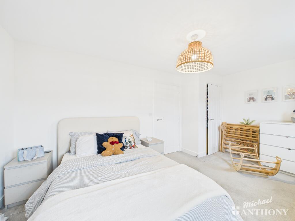 CAM02773G0-PR0385-STILL012