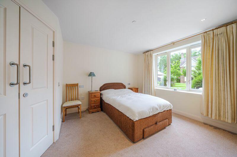 Double bedroom with fitted wardrobes ...