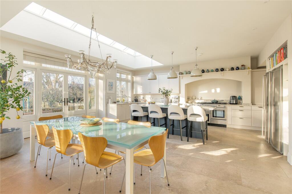Kitchen/Dining