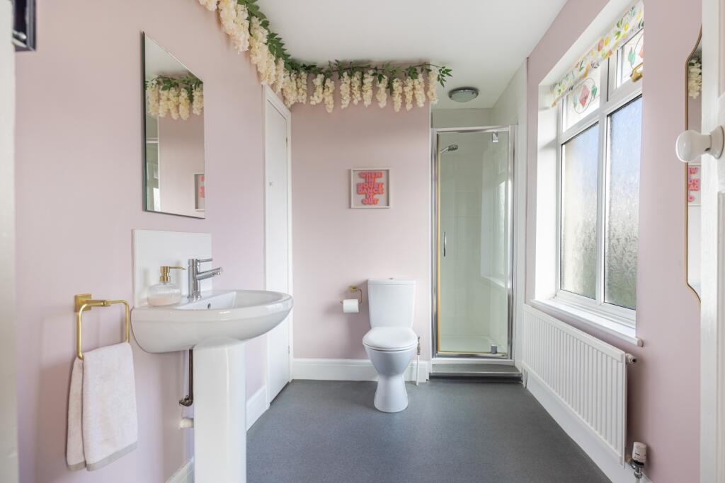 A34 - 20 Laura Grove Paignton - 250305