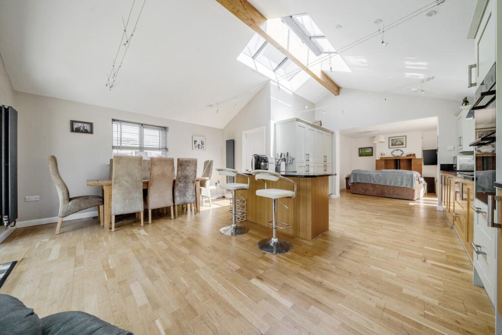 1310768-6-6852cd4e909bf