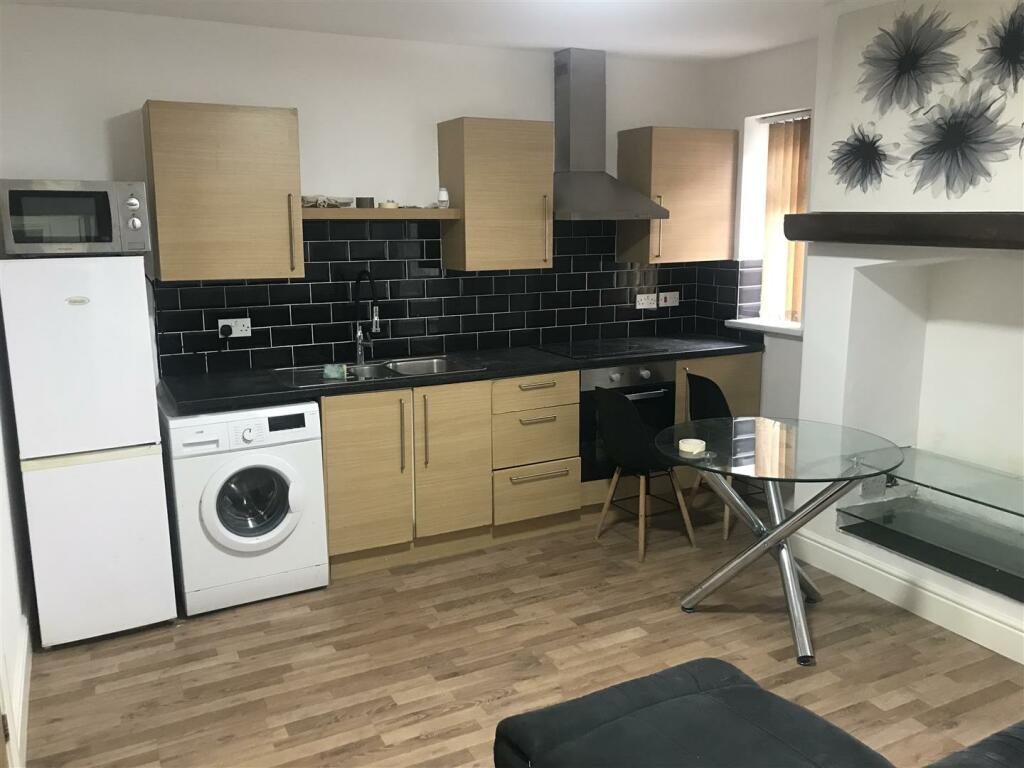 Kitchen Lounge