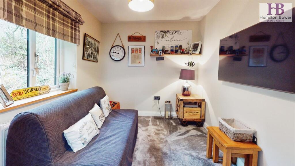 5d0cc10d-26-Bridle-Stile-Bedroom 206.jpg