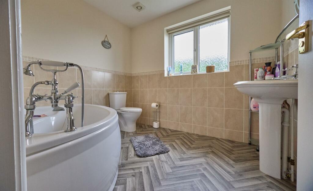 FAMILY BATHROOM TO REAR