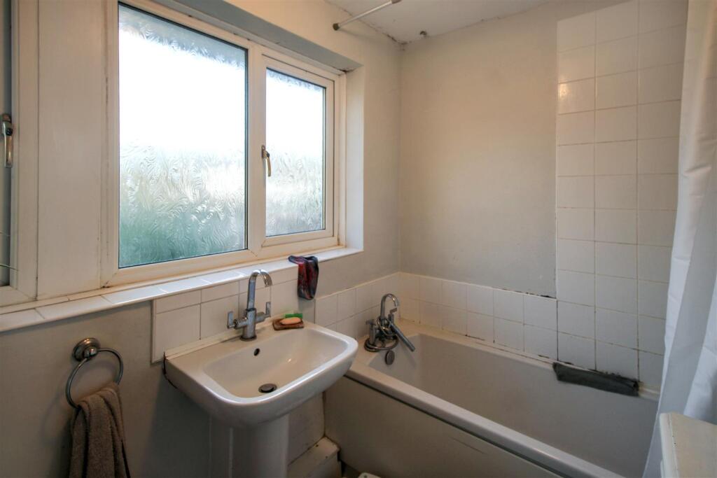 BATHROOM/W.C.