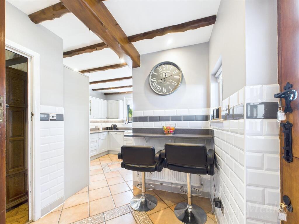 Kitchen/ Breakfast Room