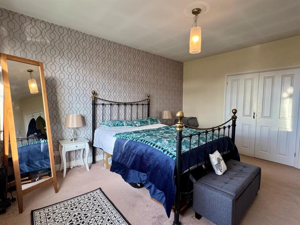 Bedroom 1 (1).jpg