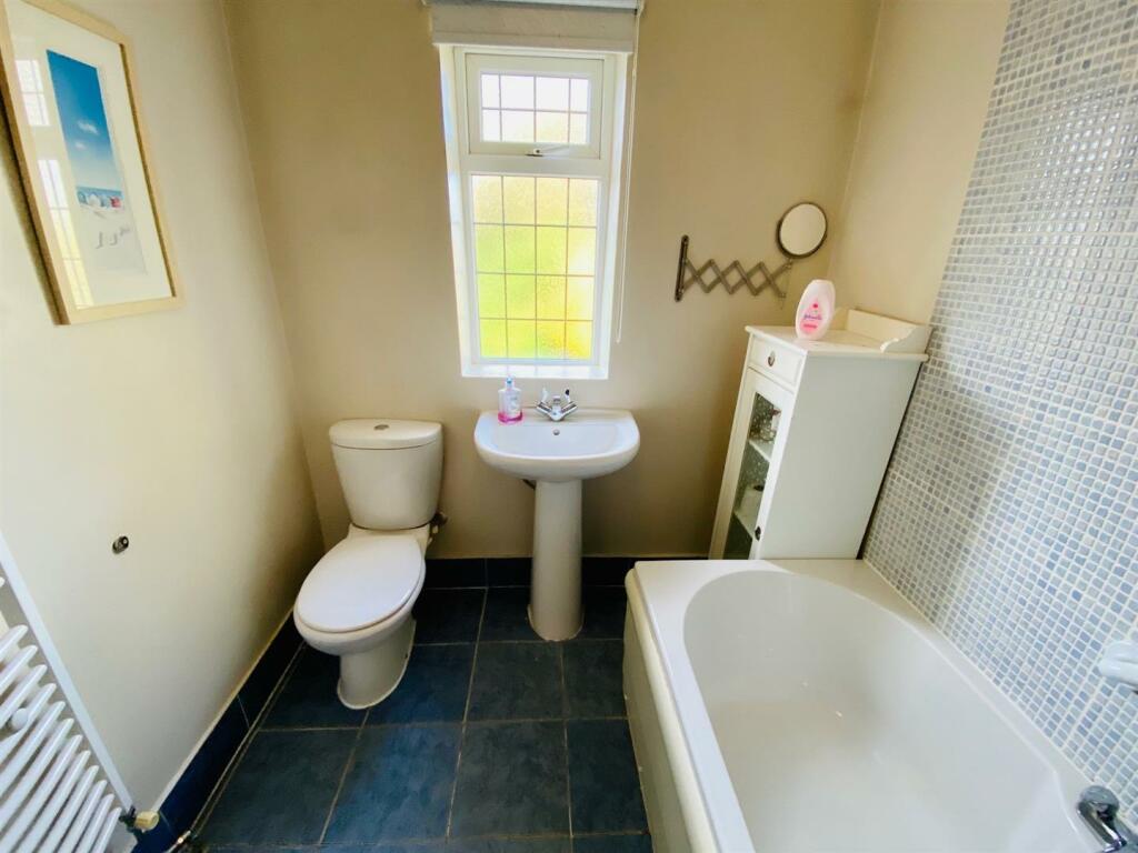 roberttown lane 14 bathroom.jpg
