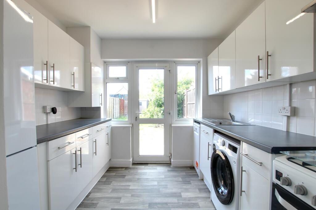5 KITCHEN.jpg
