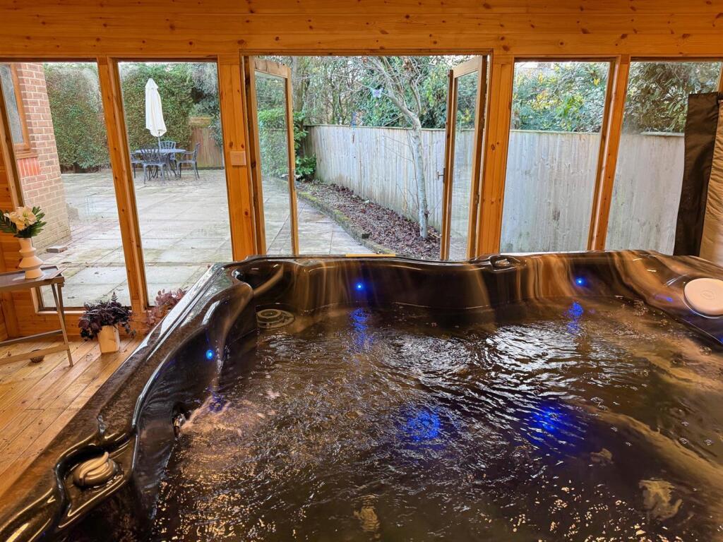 Large Timber Summer House/Professional Garden Room