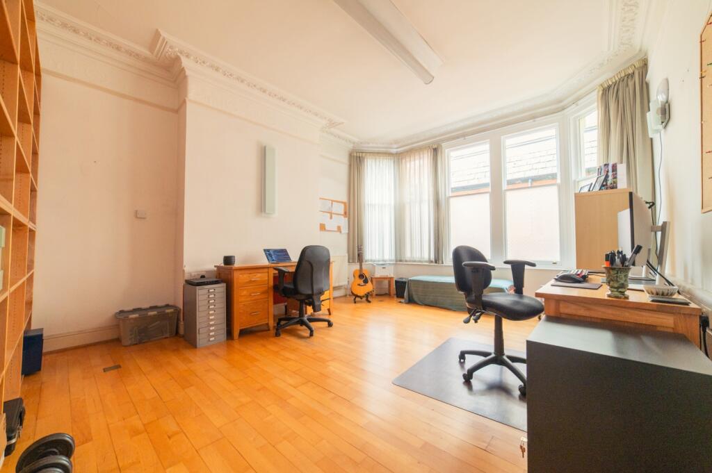 Award-winning Media team on EVERY Listing__24