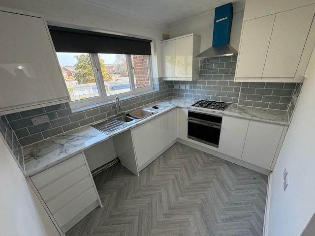 kitchen 2.jpg