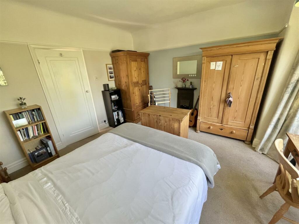 Bedroom 1 Aspect 2.jpg
