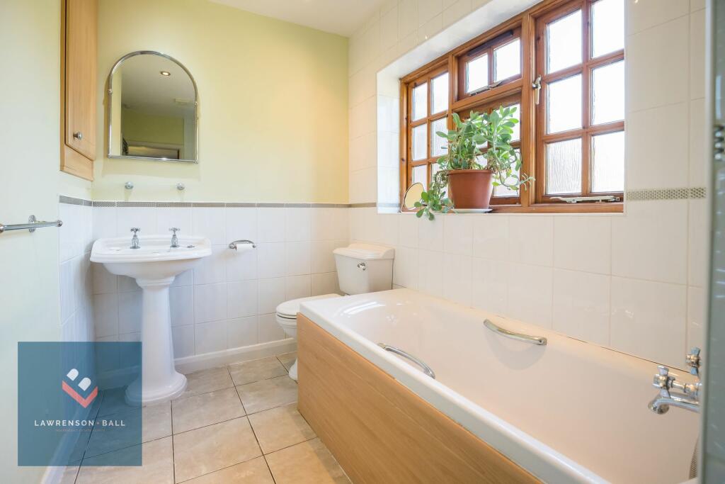 En-Suite Bathroom