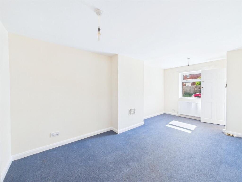 6 - Two Flats for Auction, Fishponds, Bristol.jpg