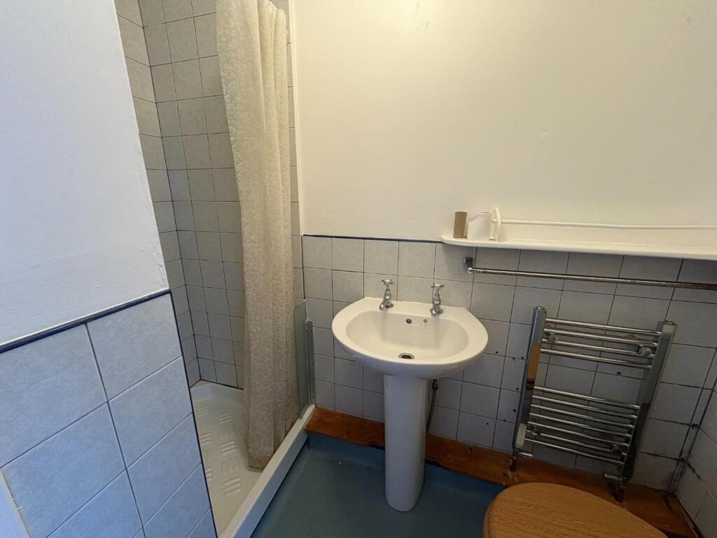 Bedroom 2 Bathroom