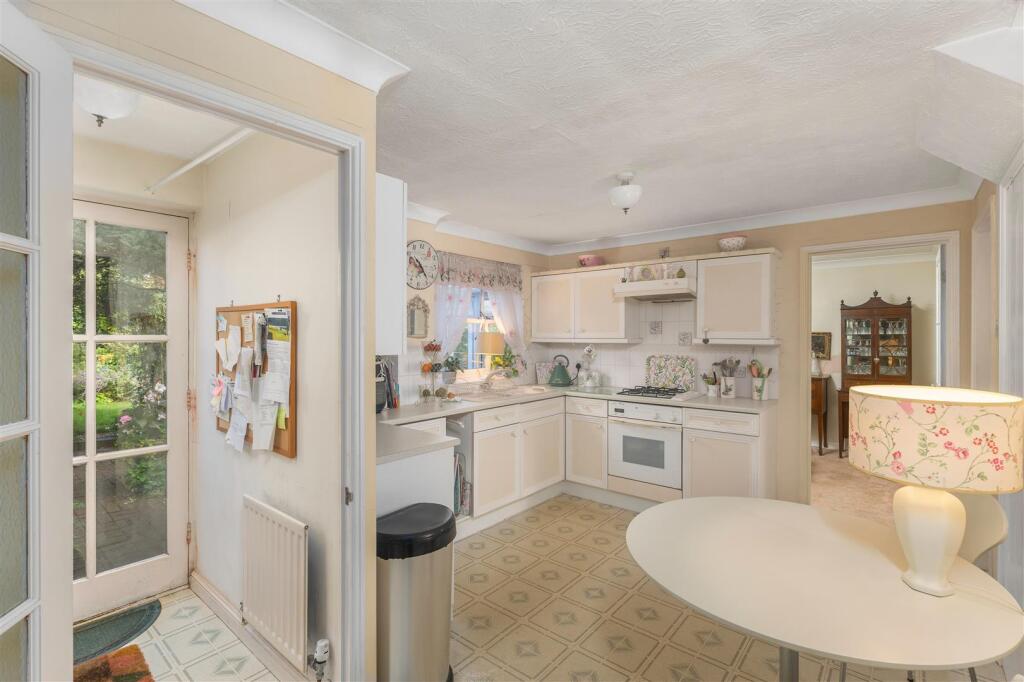 57 Delapre Drive, Banbury-6.jpg