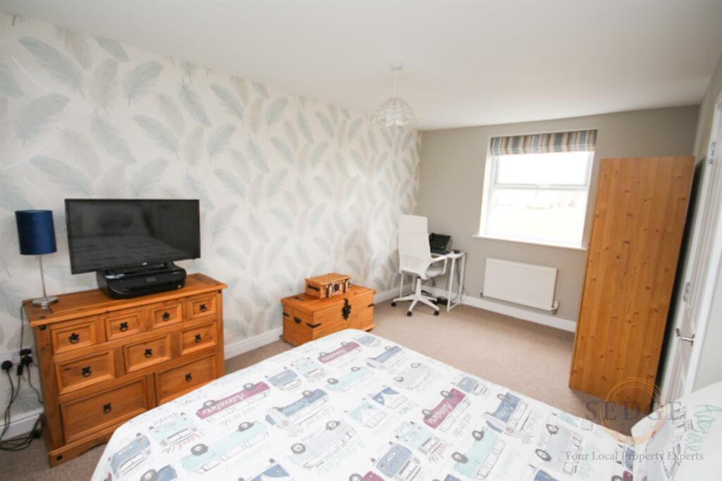 18 derwent way -12.jpg