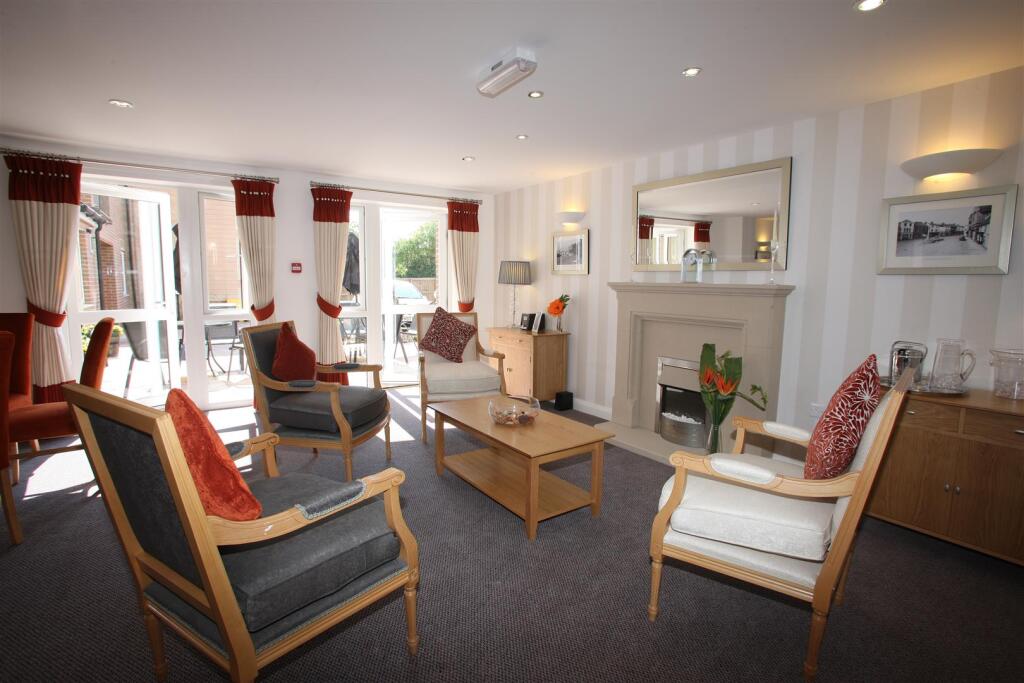 BarnesWallisCourt_homeownerslounge (1).jpg