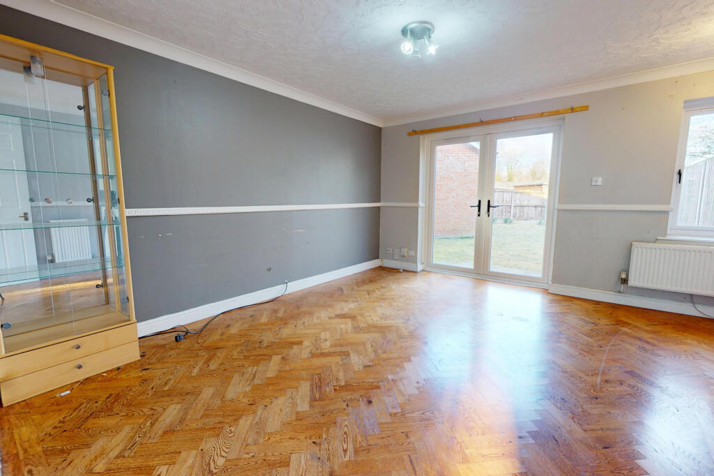 LOUNGE / DINING ROOM