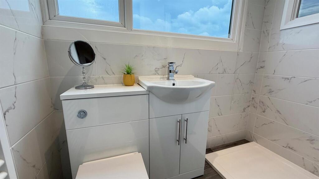 TILED 3 PIECE SHOWER ROOM