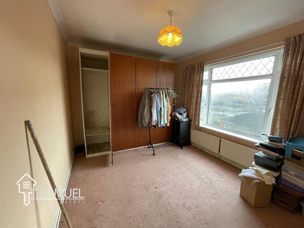 Bedroom 1b.JPG