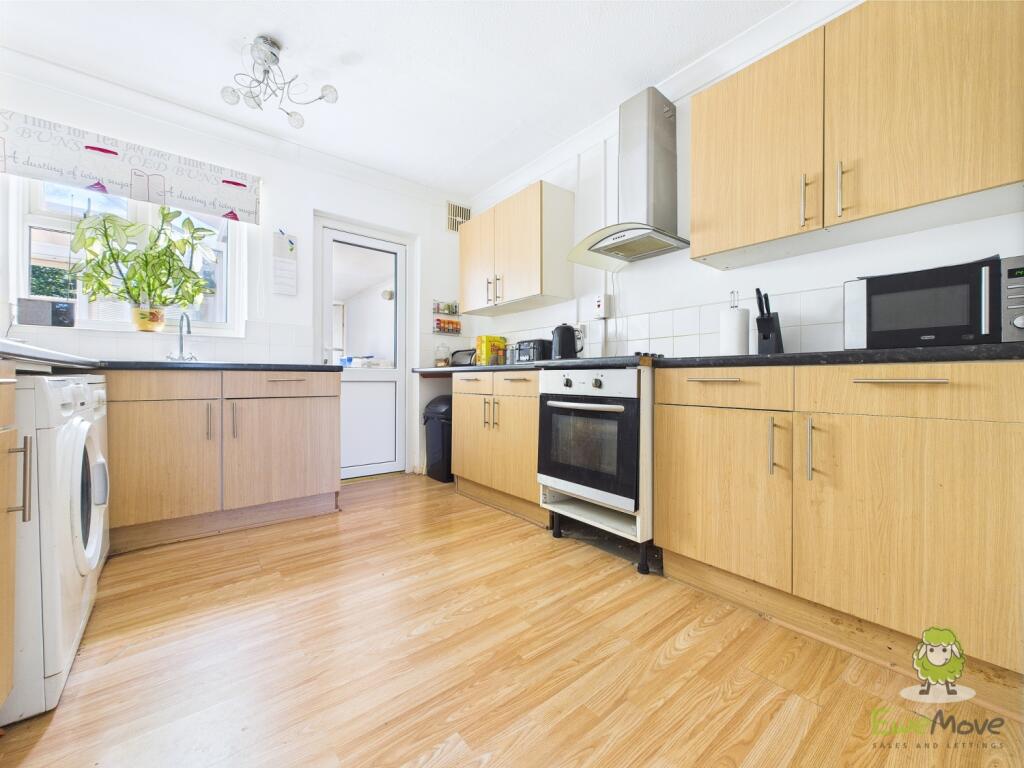 CAM01543G0-PR0129-STILL028