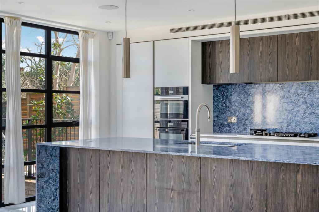 LINCOLN AVENUE, 3A-72.jpg