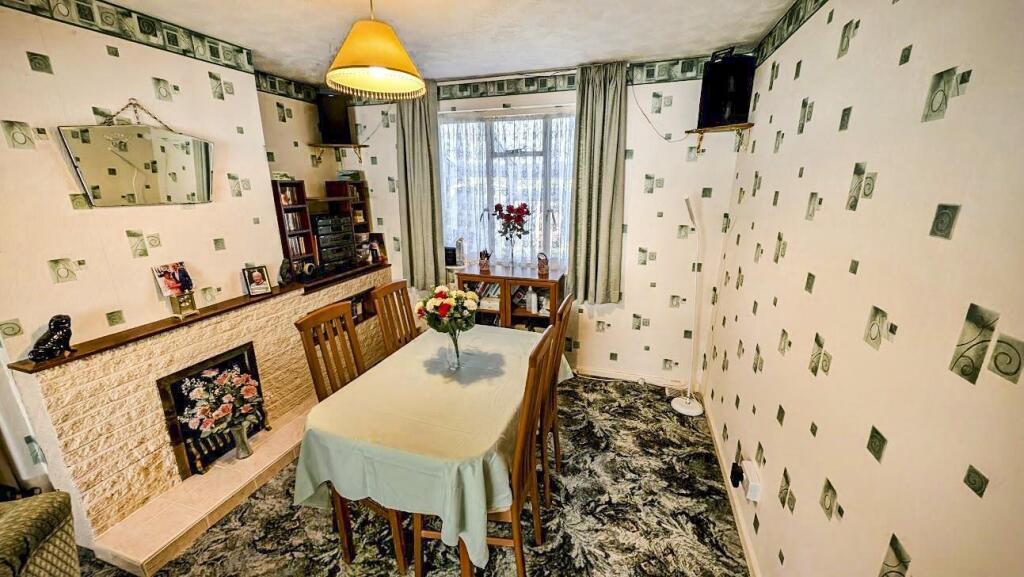 2 Tyndale Ave dining 2.jpg