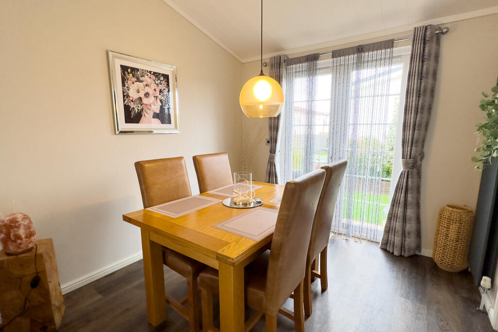 Lounge / Dining Room