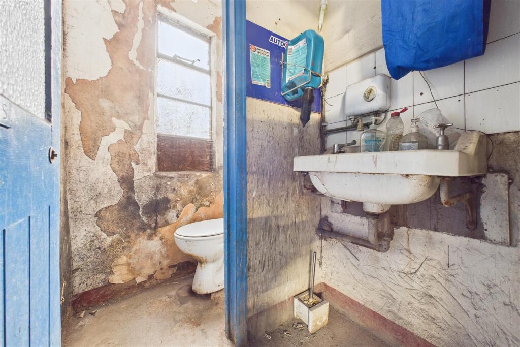 Hallen Motor Company, Collins Street, Avonmouth, B