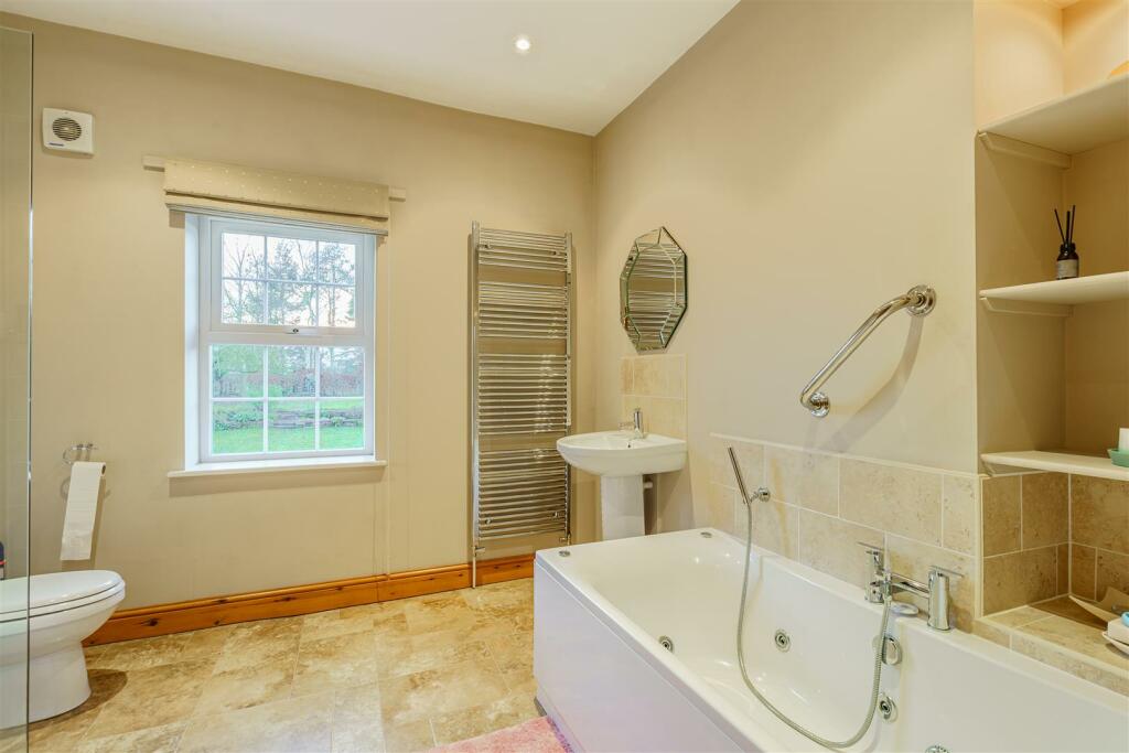 En-Suite Bathroom
