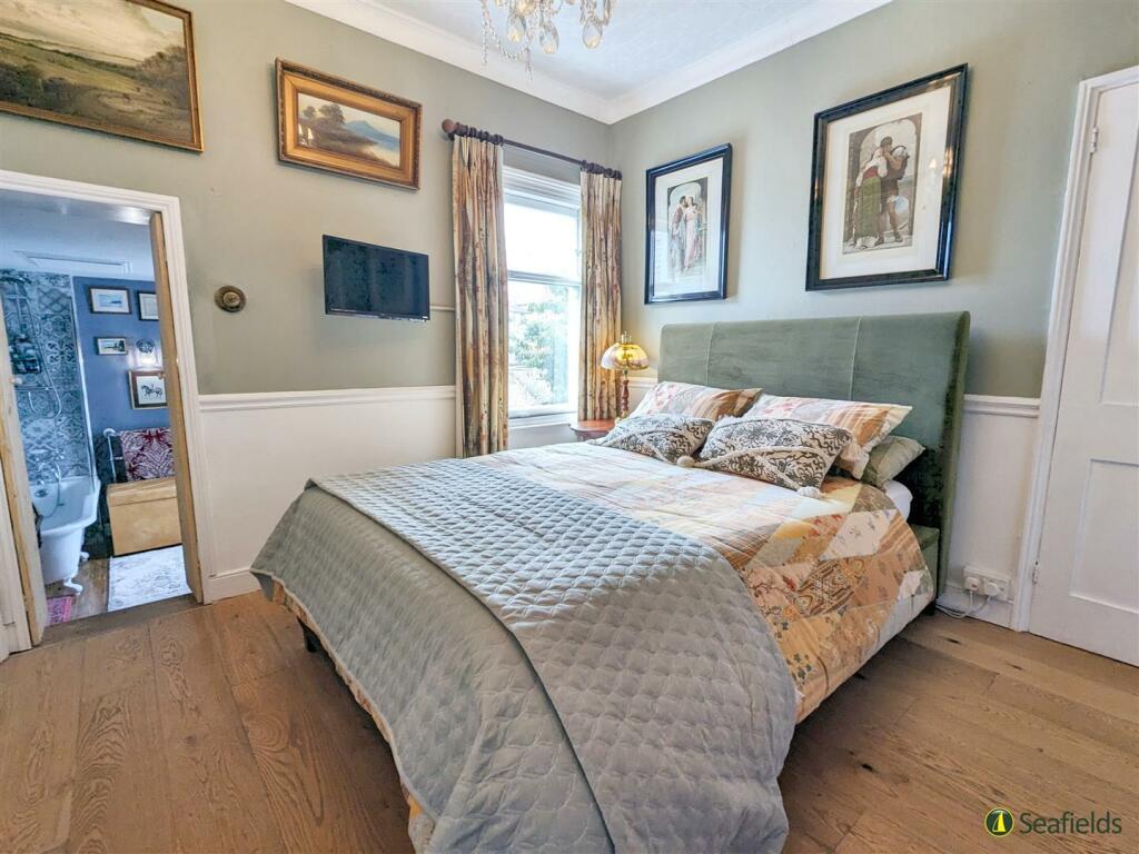 BEDROOM 2