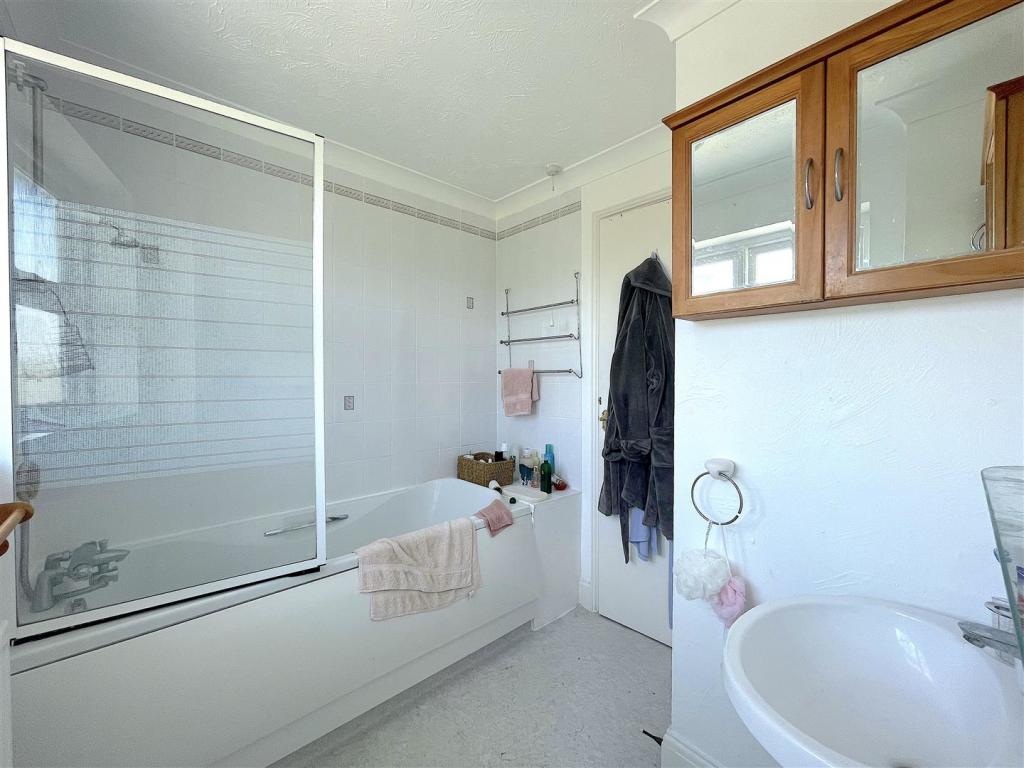 Bathroom (2).jpeg