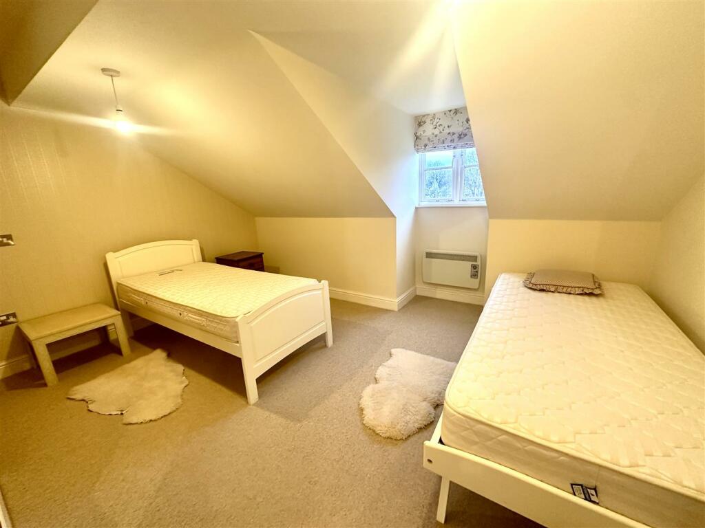 BEDROOM 2