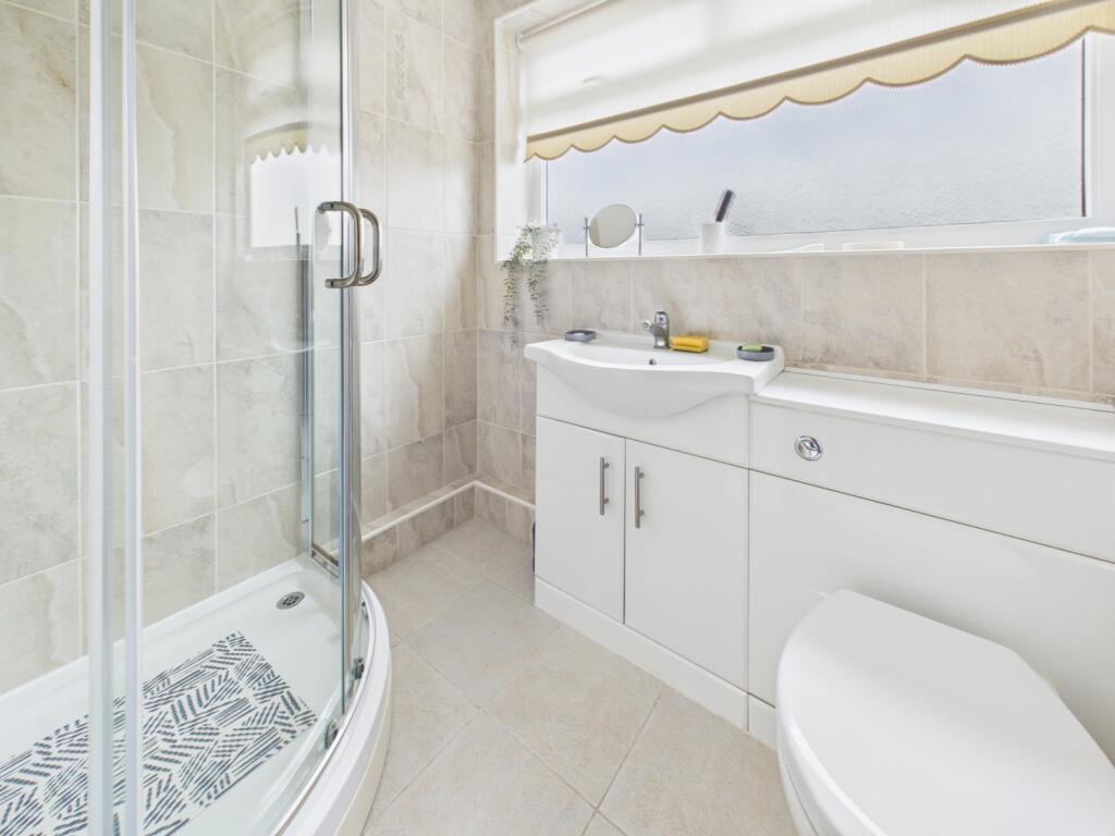 CAM03729G0-PR0183-STILL009