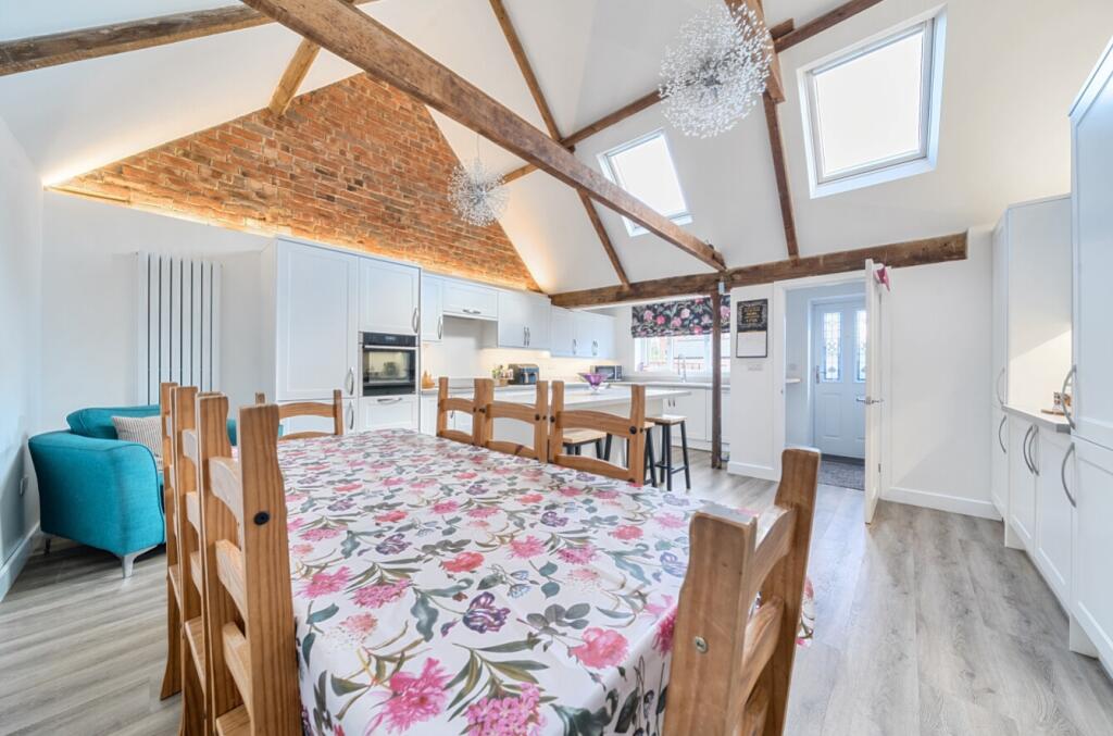 1349539-23-68c32bf06277c-ARW-1