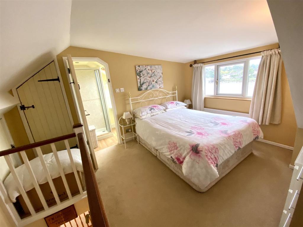 PRINCIPAL BEDROOM SUITE