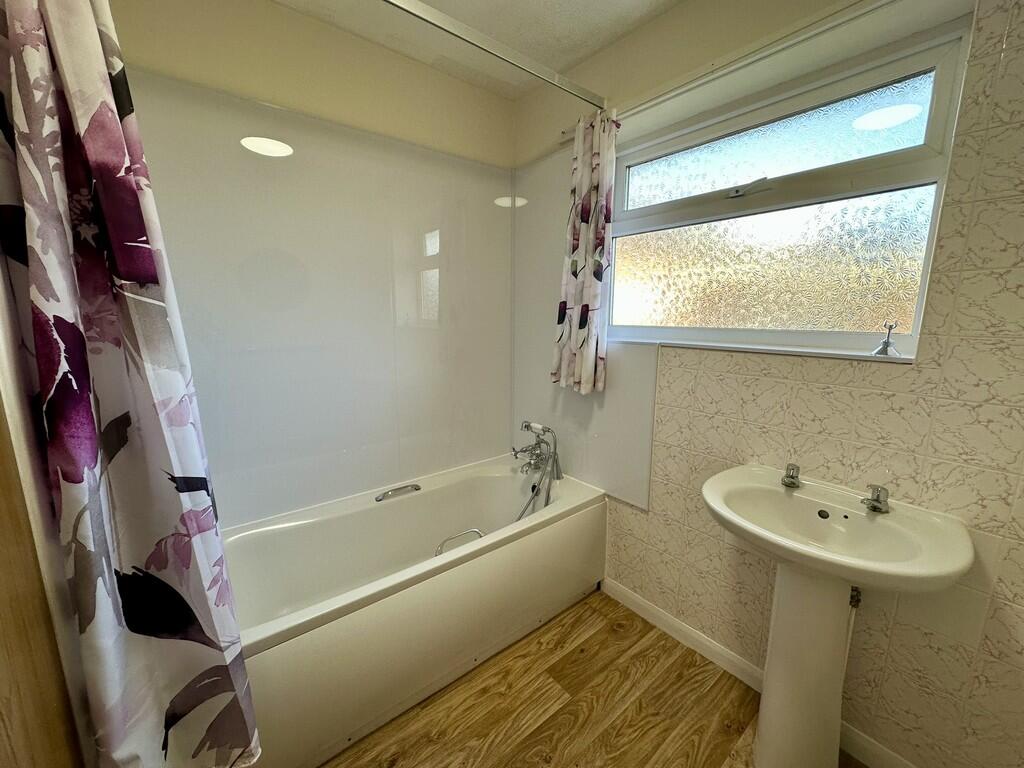 BATHROOM 2