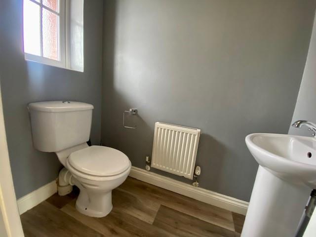 16 Victoria Gardens cloakroom new.jpg